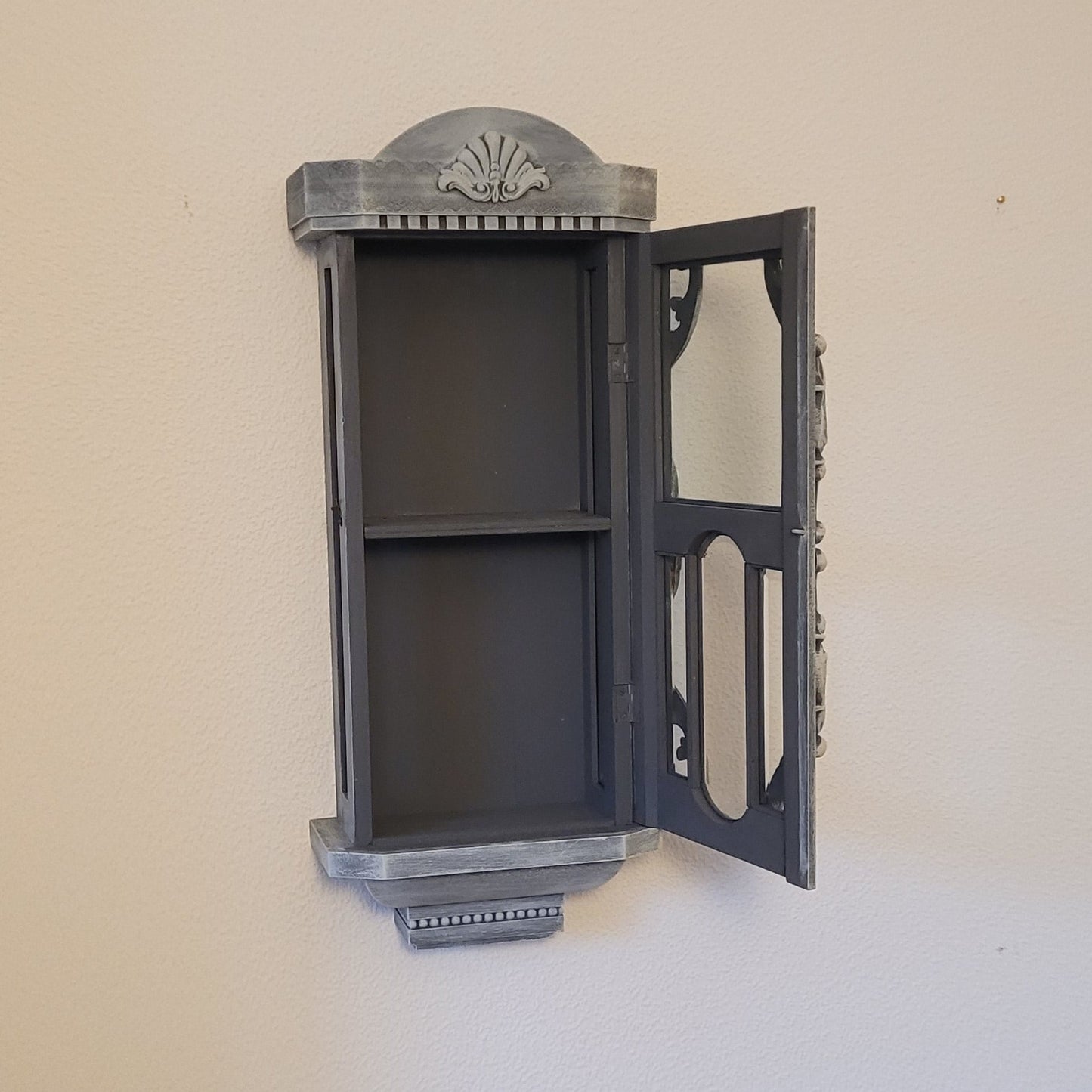 Uhrenschränkchen "Liana"