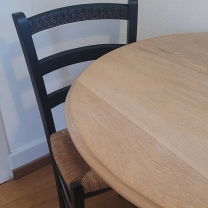 Tisch rund mit zwei Stühlen (Set)